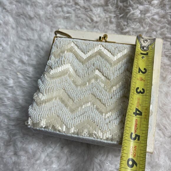 La Regale Handmade Beaded off white Handbag Clutch gold tone frame and strap. - Picture 12 of 12